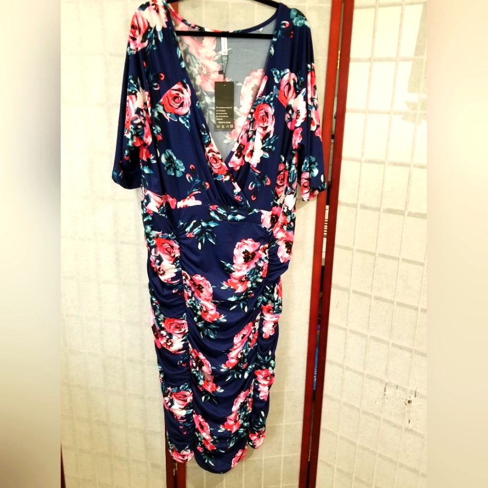 NWT Bright rose print dress with faux wrap top and ruched/shirred skirt Size 5XL